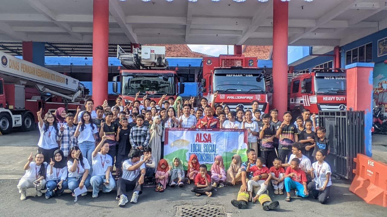 Mahasiswa UNAIR Gandeng LKSA Muhammadiyah Rungkut, Polda Jatim dan Damkar Surabaya dalam Program ALSR